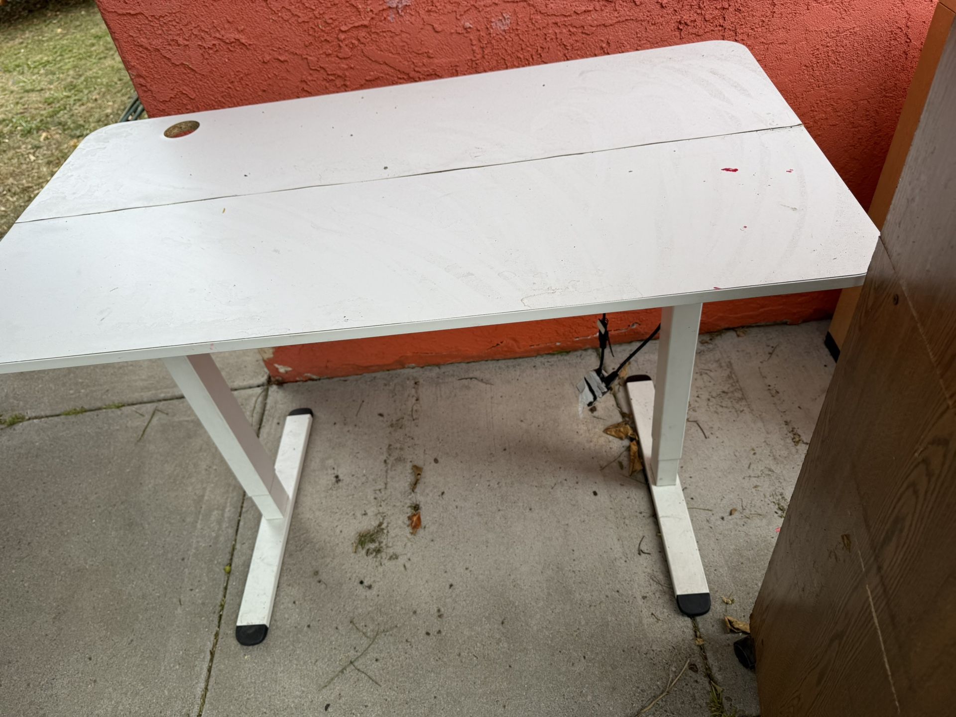 Nevi Sit to Stand Table
