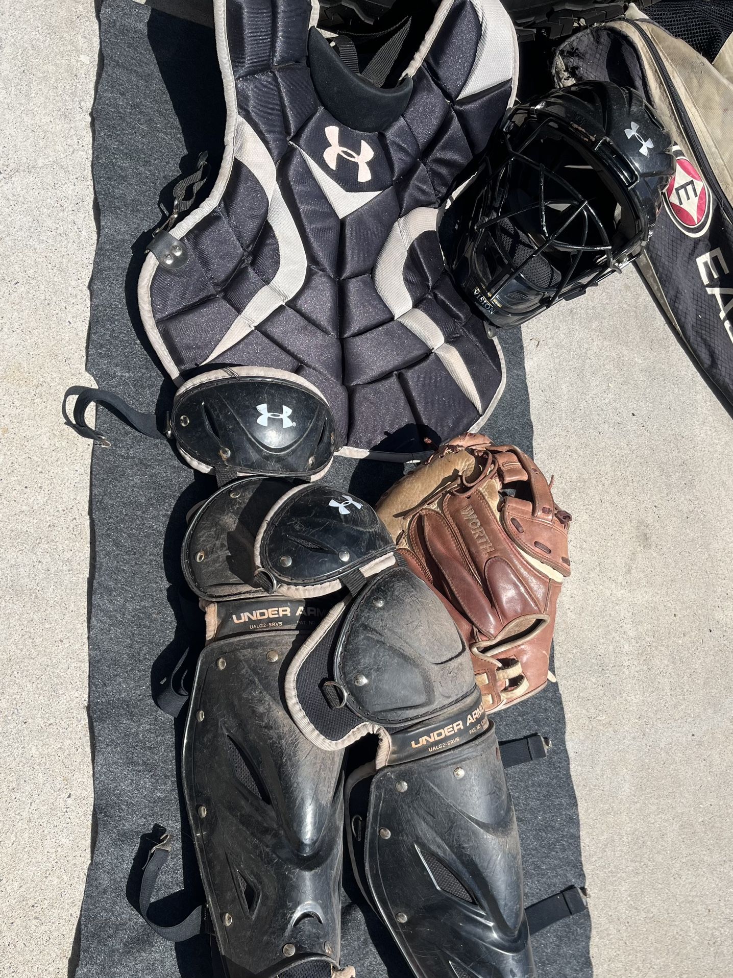 Under armor deals catchers mitt