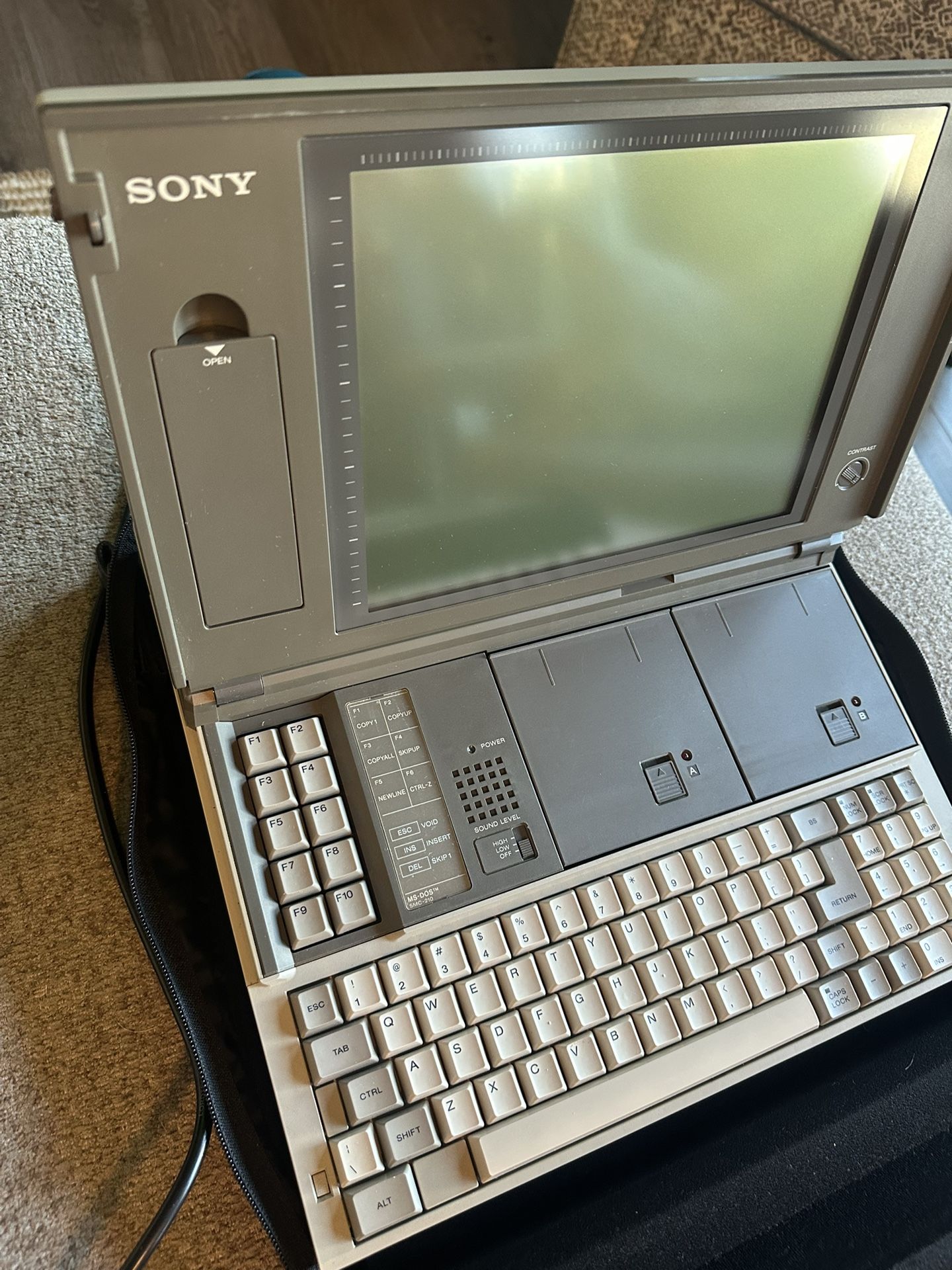 RARE SONY VINTAGE COMPUTER” 💻 SMC-210DL6 | 1980s | With Case