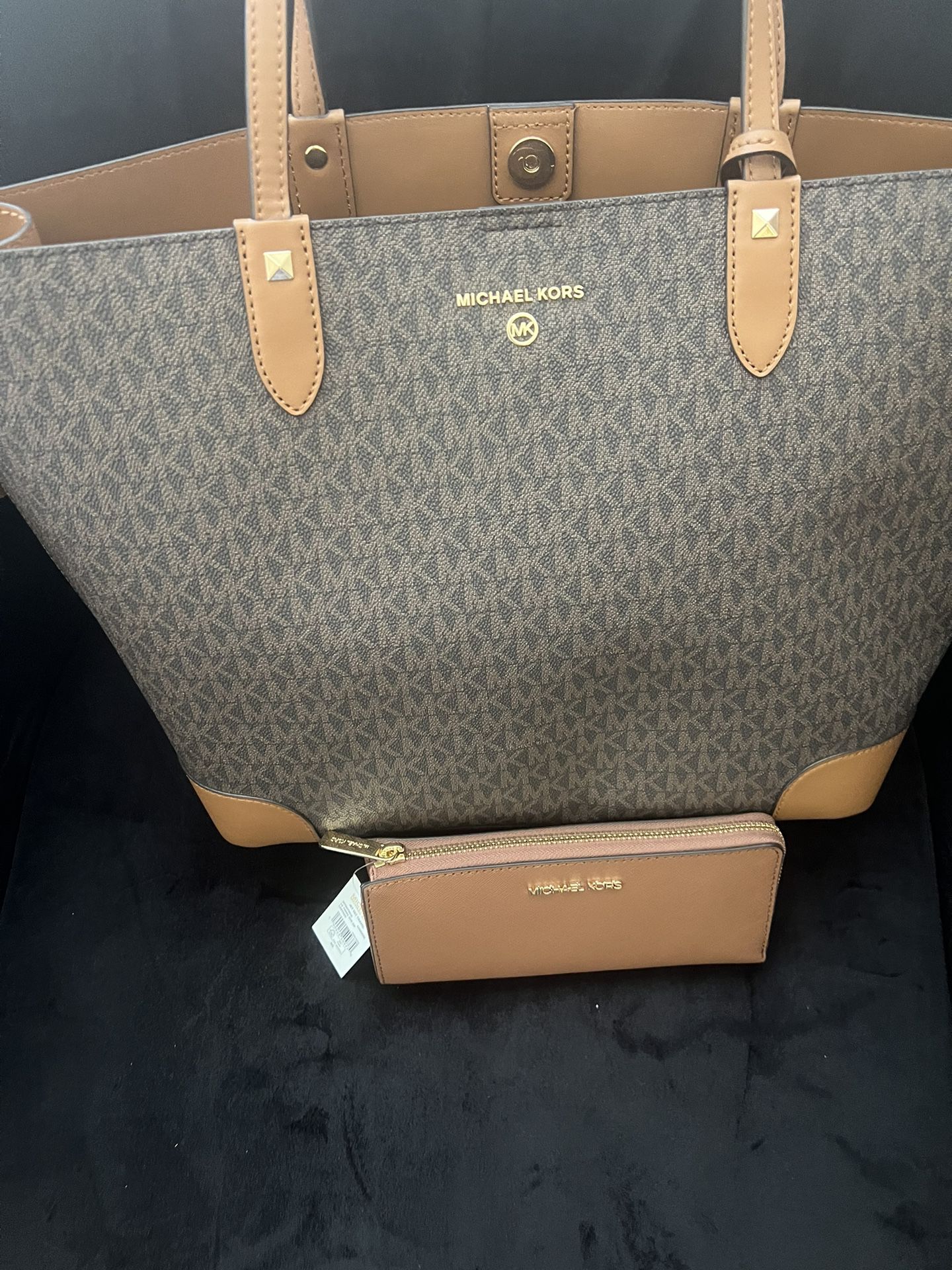 Michael Kors Tote (big) With Matching Wallet With Tags