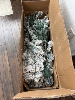 6’ Christmas SNOW Flocked Tree