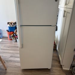 GE Refrigerator 