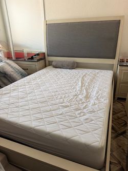 Wooden Queen Bed Frame (Madera)