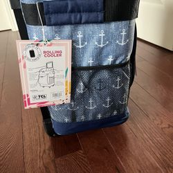 Rolling cooler holds 36 cans 