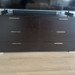 (2) Dressers And nightstands Set 