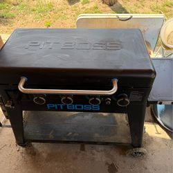 Pit boss Ultimate outdoor gas 4 burner griddle (ceramic)