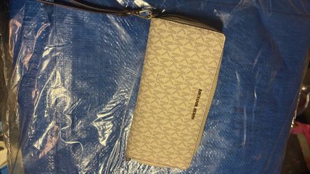 Brand New Michael Kors Wristlet Wallet