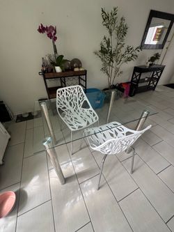 Dining Table w/ 2 chairs