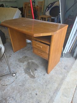 Computer desk