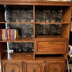 Free Wooden Bookshelf