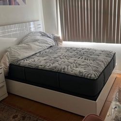 Ashley Furniture- White Marble Queen Bedroom Set