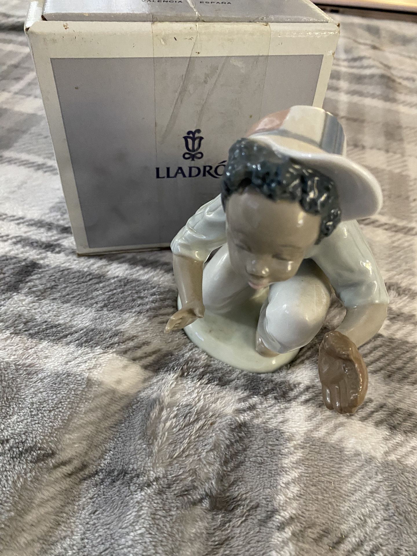 Lladro Figurine #5827 I’ve Got It (Black)
