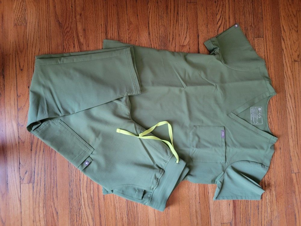 Medium Women's FIGS Scrub Set