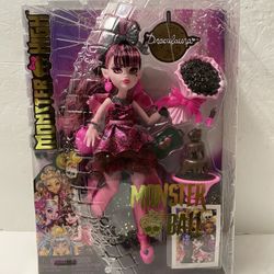 MONSTER HIGH MONSTER BALL DRACULAURA DOLL