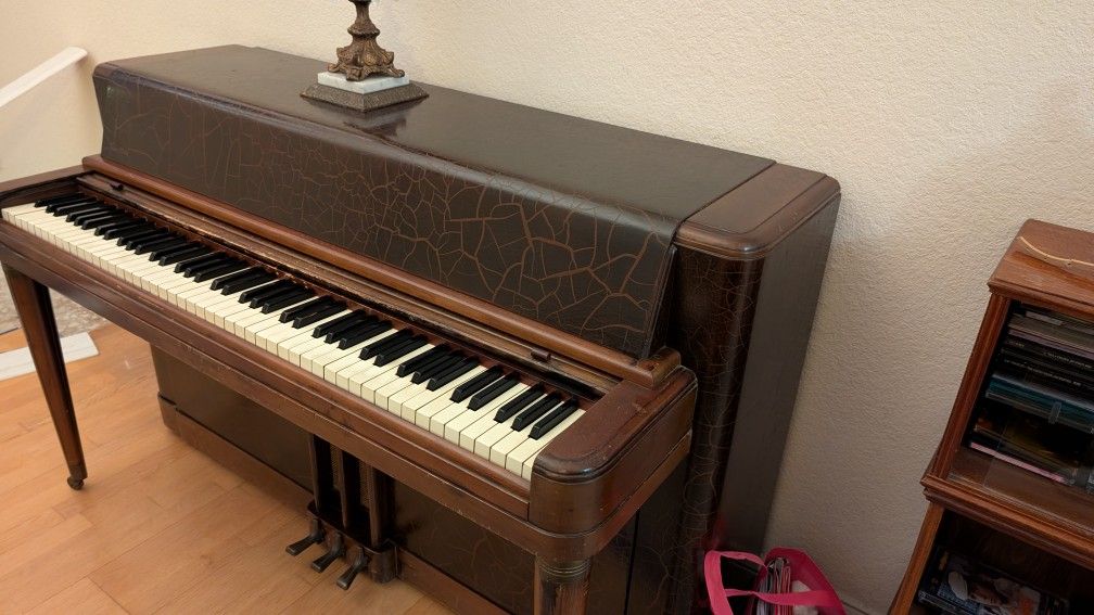 Free Piano - Wurlitzer Upright Piano