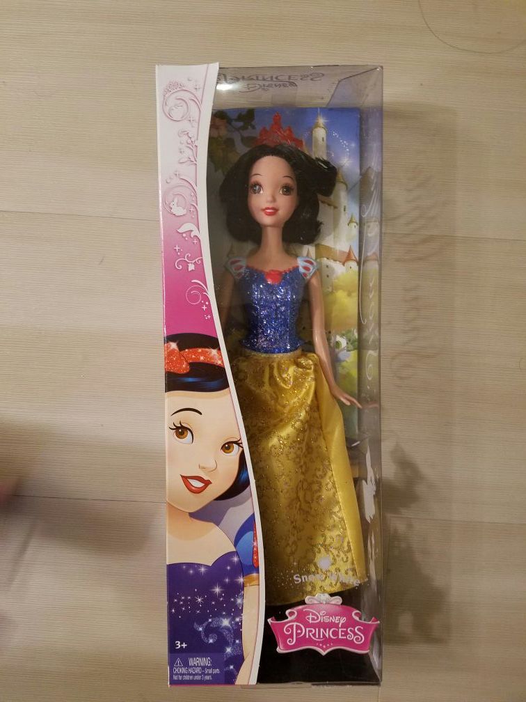 Snow white doll, Barbie, Disney Princess