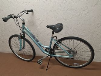 Beautiful woman's bicycle "DIAMOND". 28" RIM.