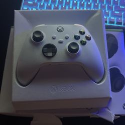 White Xbox One Controller 