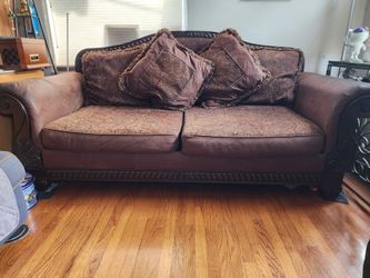 Comfy Cozy Couch Looking For New Home 