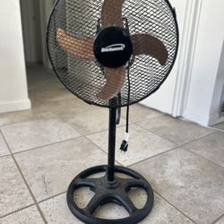 Metal Oscillating Fan By Brentwood - PICK UP NEAR CLAIREMONT DR & CLAIREMONT MESA BLVD