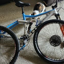 The Cube Stereo Hybrid

160