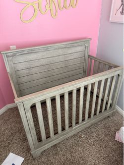 Simmons Crib 4 in 1