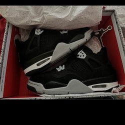 Jordan 4s Size 5/5