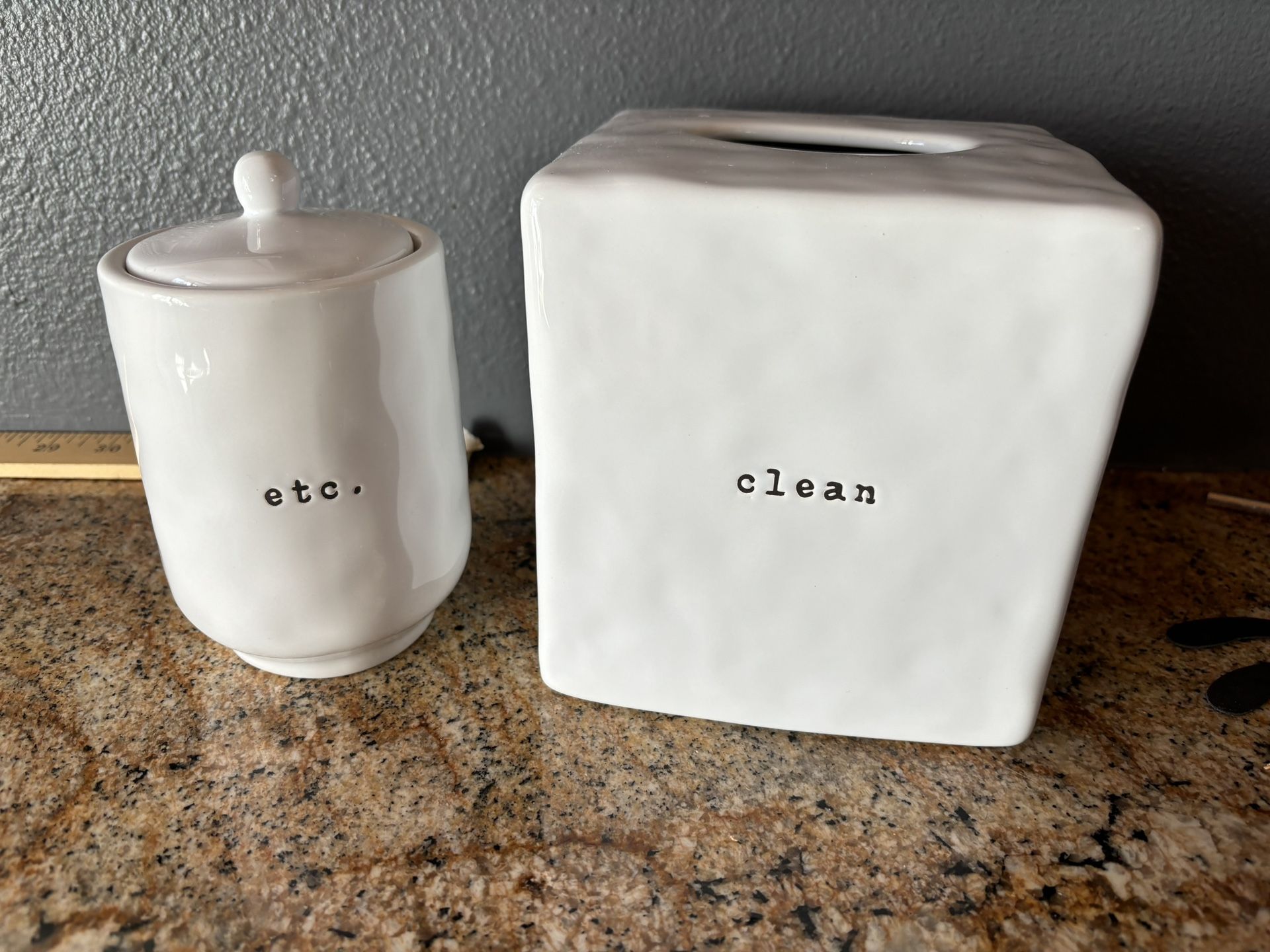 Pottery Barn NWT Ceramic Bathroom Accessories Tissue Box And Storage Jar