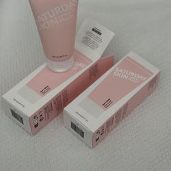 Saturday Skin Hydrating Foam Cleanser – Anti Aging Face Wash with Apple Extract