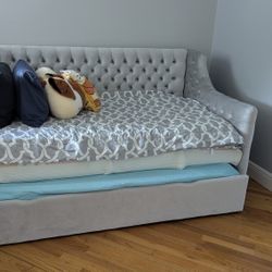 Twin Size Trundle Daybed