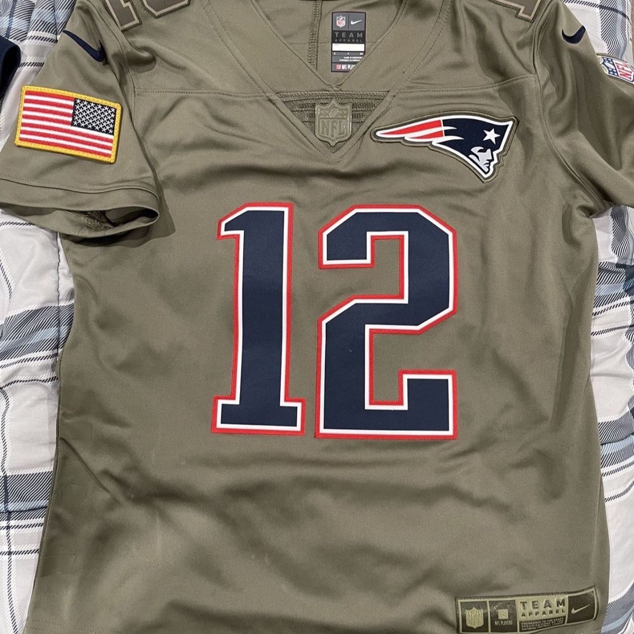 Tom Brady Youth Jersey Large for Sale in San Diego, CA - OfferUp