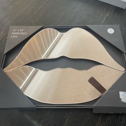 Mirrored Lips