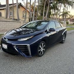 2017 TOYOTA MIRAI 85,xxx miles on it . CLEAN  Ac