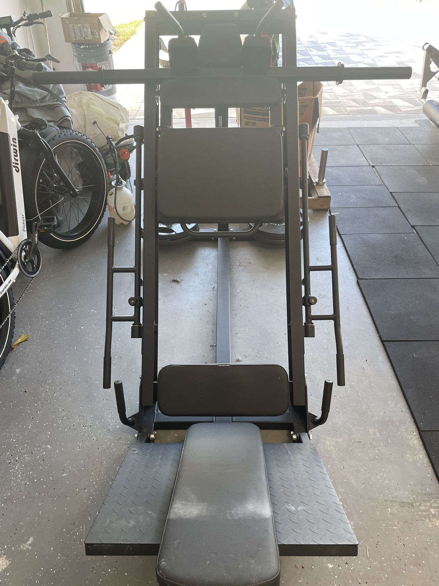 Hacksquat/ Leg press 