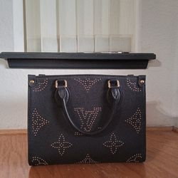 Lv On The Go PM Black