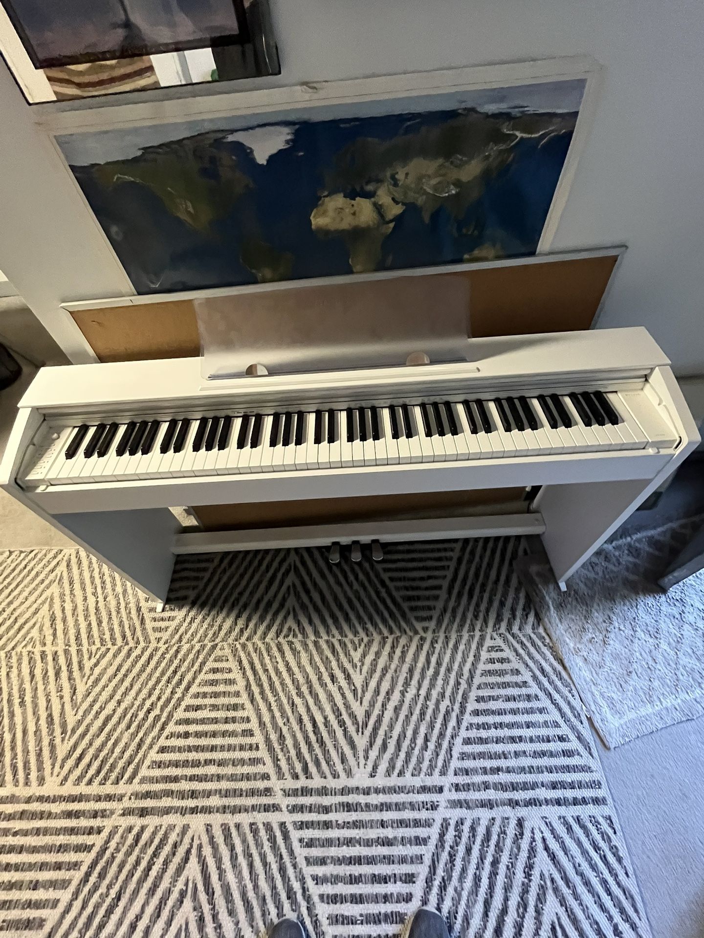 Casio 770WE  Electric Keyboard 