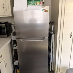 (ON HOLD) Insignia- 10 Cu. Ft. Top-Freezer Refrigerator with Reversible Door