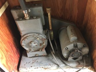 Vacuum Pump w/ Rolling Cabinet