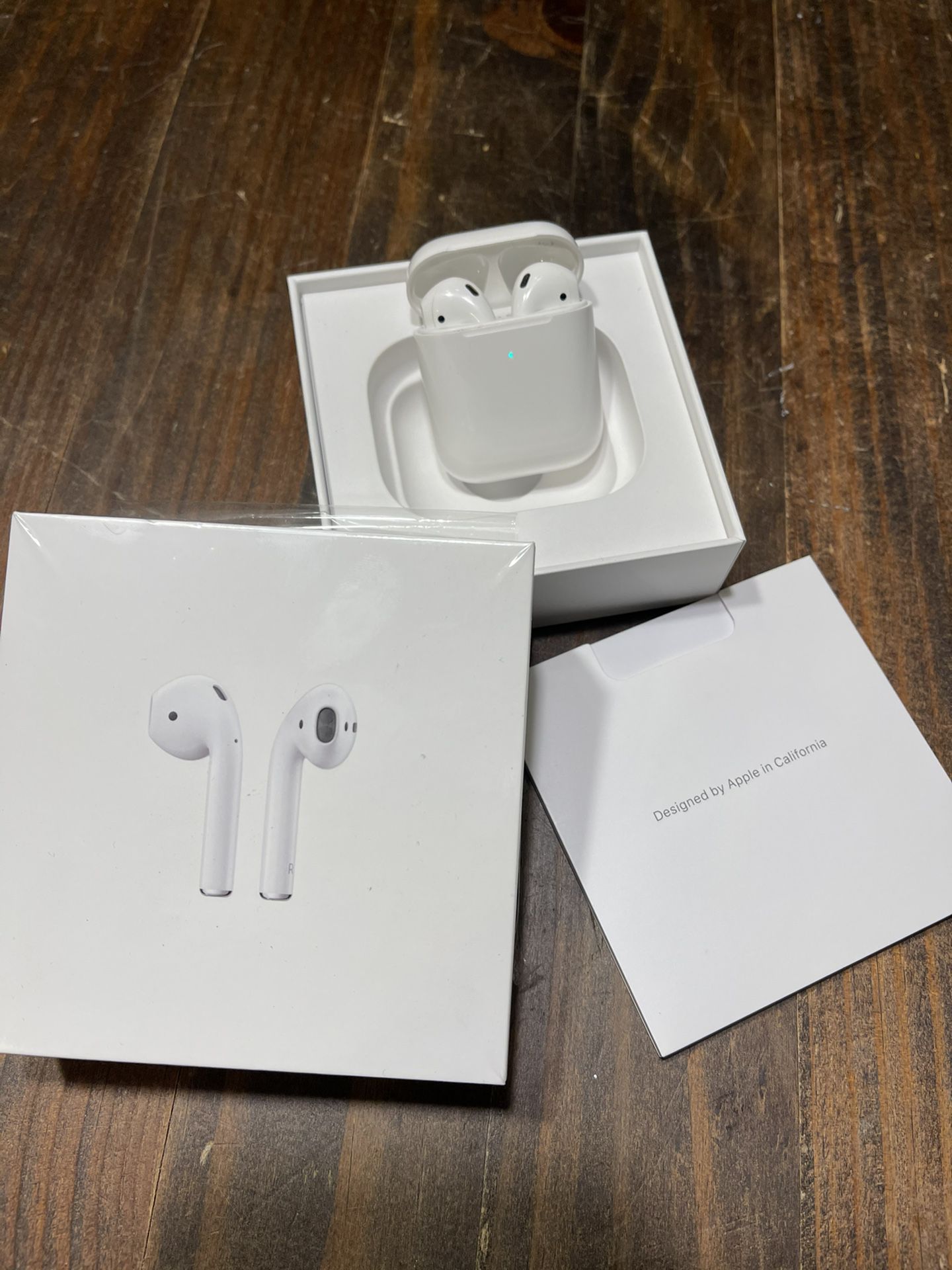 Apple AirPods 2 With Wireless Charging Case