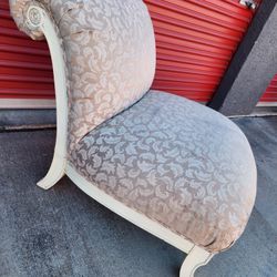 Chair / Chaise Lounge