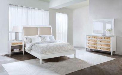 BEDROOM SET ALL NEW IN BOX JUEGO DE HABITACIÓN TODO NUEVO EN SU CAJA