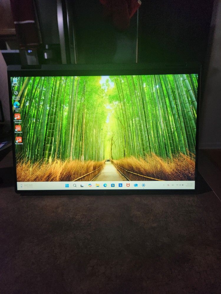 Lenovo - Yoga 7i 2-in-1 - Copilot+ PC - 16" 2K Touchscreen Laptop - Intel Core