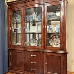Beautiful Solid Wood China Hutch / Buffet Cabinet
