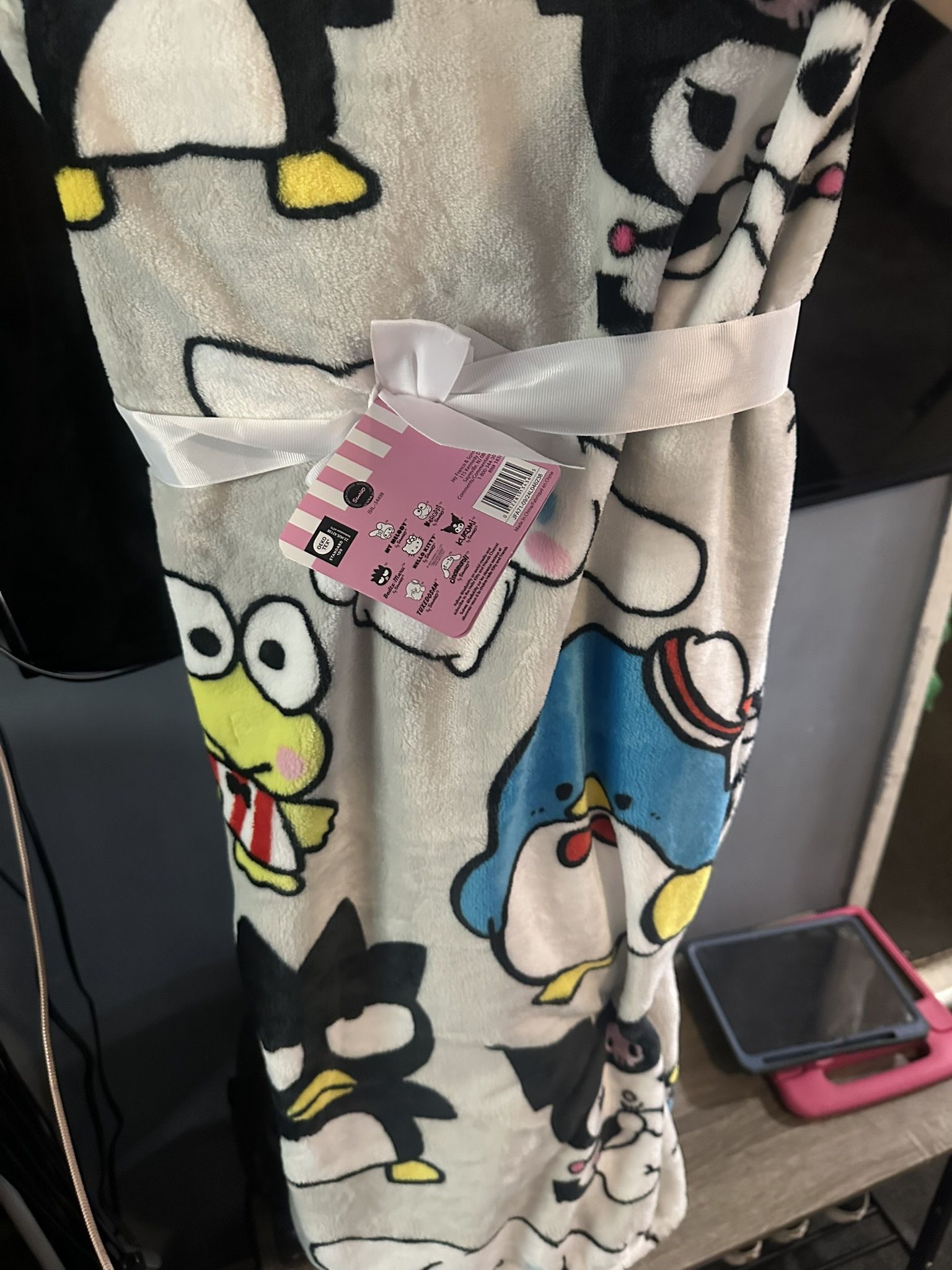Hello Kitty Throw