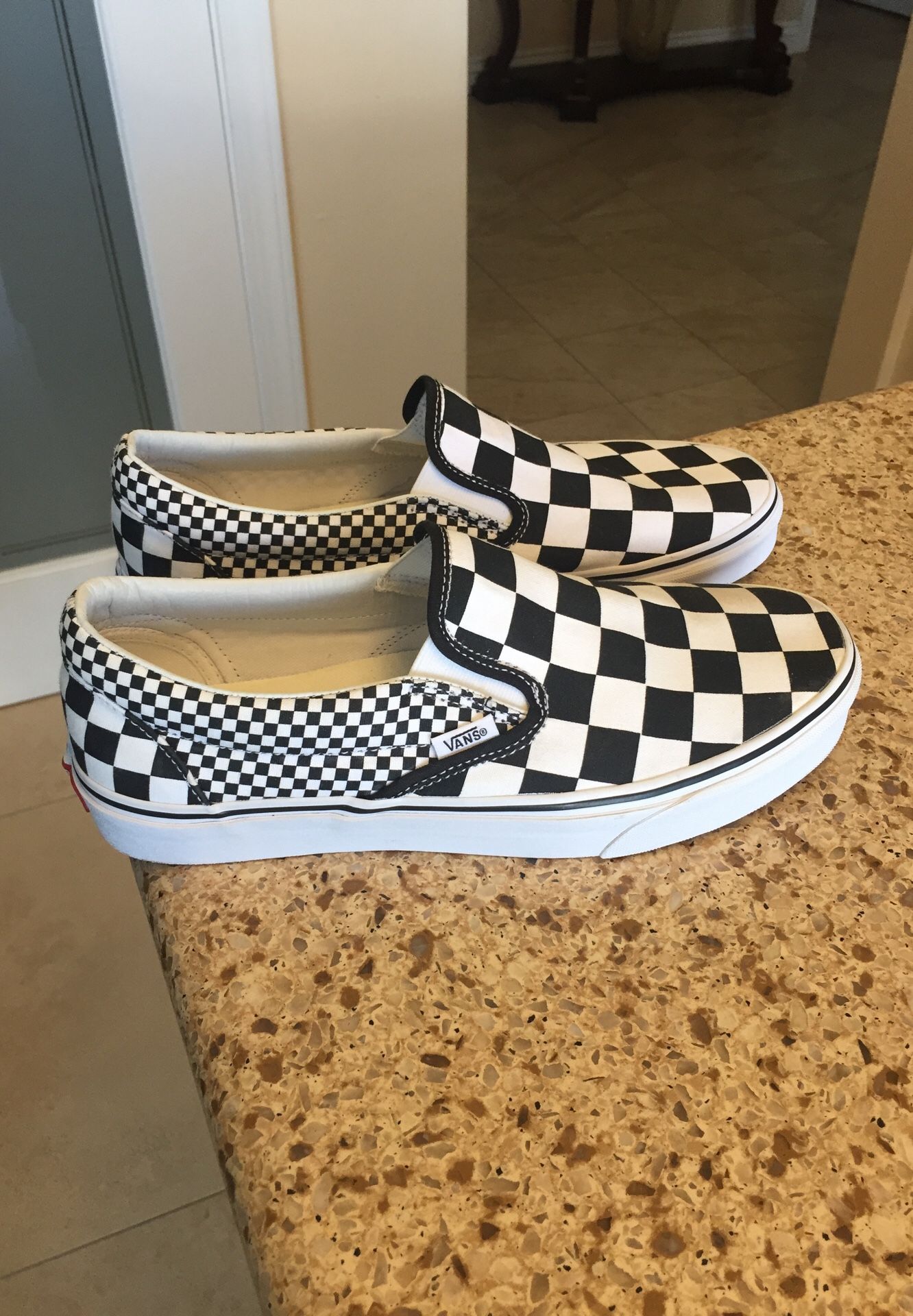 BRAND NEW VANS 🔥Classic Slip-On Checkerboard Shoes Mens Size 9.0 / Women’s Size 10.5 Black/White (Porter Ranch Ca)