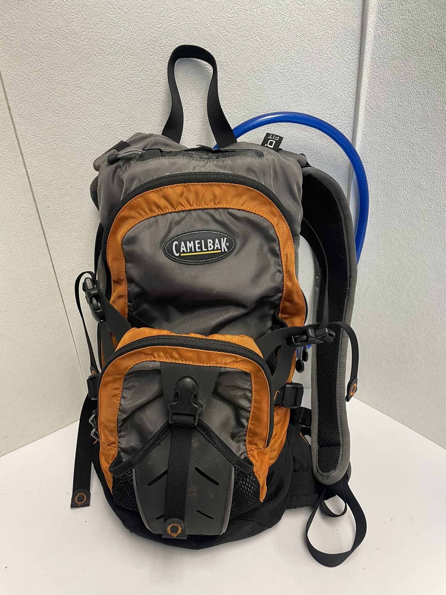 CamelBak MULE 50oz 1.5L Cycling Hiking Hydration Backpack Orange M.U.L.E Bladder