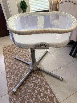 HALO Bassinest Swivel Sleeper Baby Bassinet