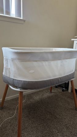 Automatic Rocking Bassinet
