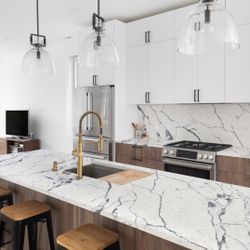 Calacatta Vera Quartz Counter