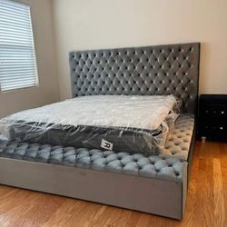 Gray Velvet Queen Storage Platform Bed Frame Cama//King Size Available//Mattress Sold Separately/Financing Options 